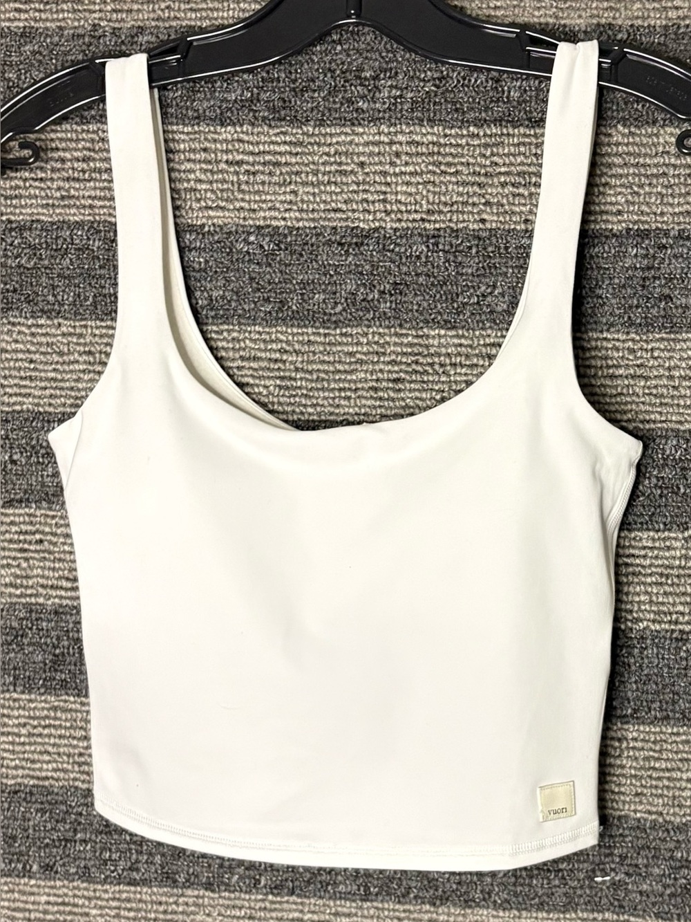 Vuori White Daily Scoop Crop Tank Top Size XS EUC